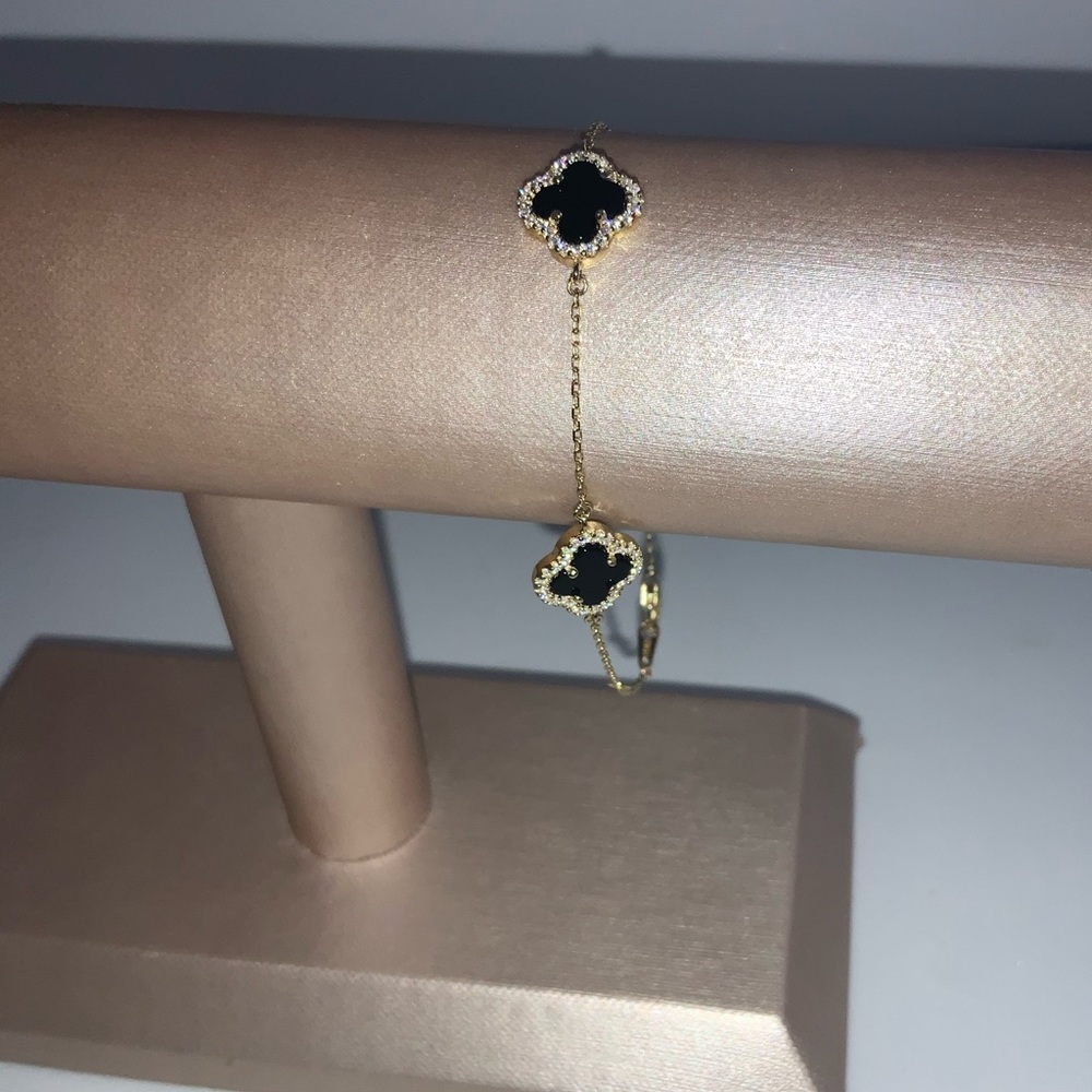 18k Onyx Clover Bracelet - Picture 6 of 12
